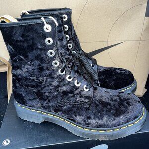 NEW Dr. Martens 1460 Vegan Crushed Velvet Ankle Boots Black - Women's Size 9